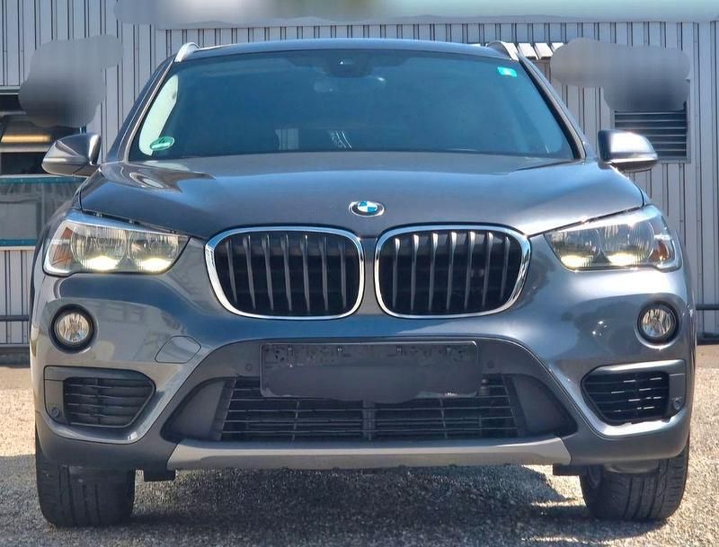 Grau Gebraucht 2019 BMW X1 Advantage SUV | 21.950 € (Fairer Preis) - Bild 1/2