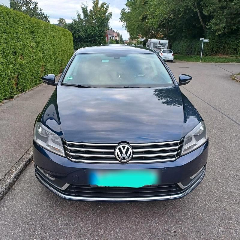 Blau Gebraucht 2014 VW Passat Limousine | 7.400 € (Fairer Preis) - Bild 1/4