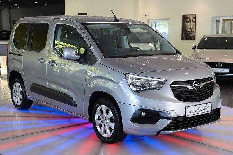 Gebraucht Opel Combo Life Elegance 131 PS (96 kW) 2022 Kontrast grau/quarz silber Van / Kleinbus