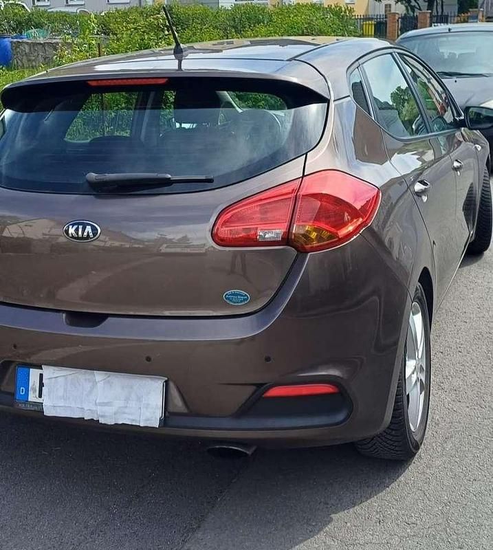 Second-hand Kia Ceed Vision 135 CP (99 kW) 2012 Hatchback