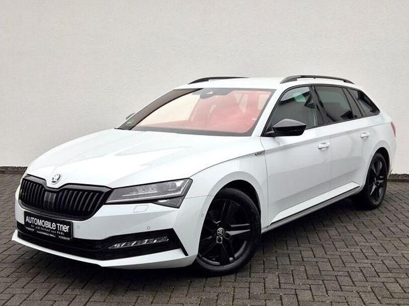 Moonweiss metallic (metallic) Gebraucht 2022 Skoda Superb SportLine Kombi | 32.990 € (Fairer Preis) - Bild 1/4