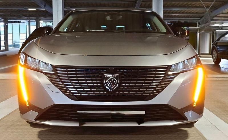 Grau Gebraucht 2022 Peugeot 308 Allure Limousine | 16.500 € (Etwas zu teuer) - Bild 1/4