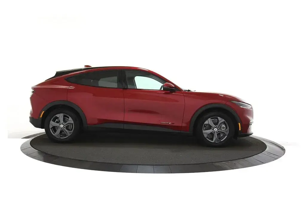 Gebraucht Ford Mustang Mach-E 216 kW (294 PS) 2021 Rot SUV