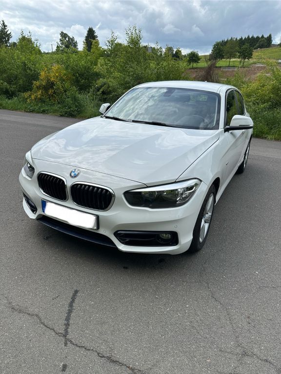 Weiß Gebraucht 2015 BMW 118 Sport Line Kleinwagen | 14.800 € (Etwas zu teuer) - Bild 1/4