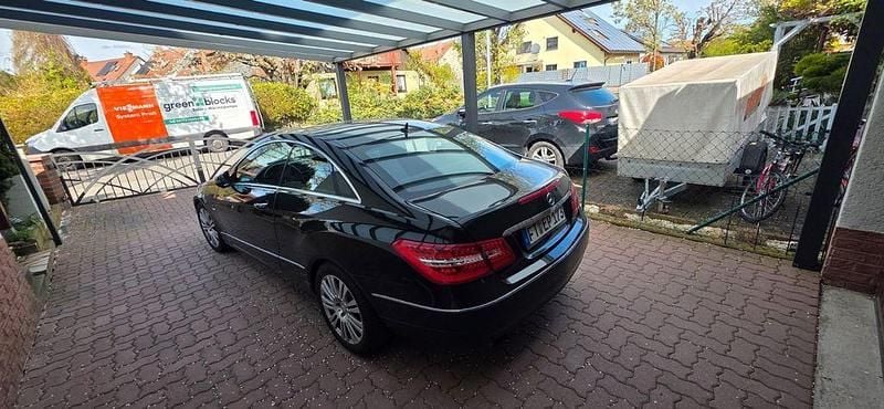 Gebraucht Mercedes E250 204 PS (150 kW) 2009 Schwarz Coupé