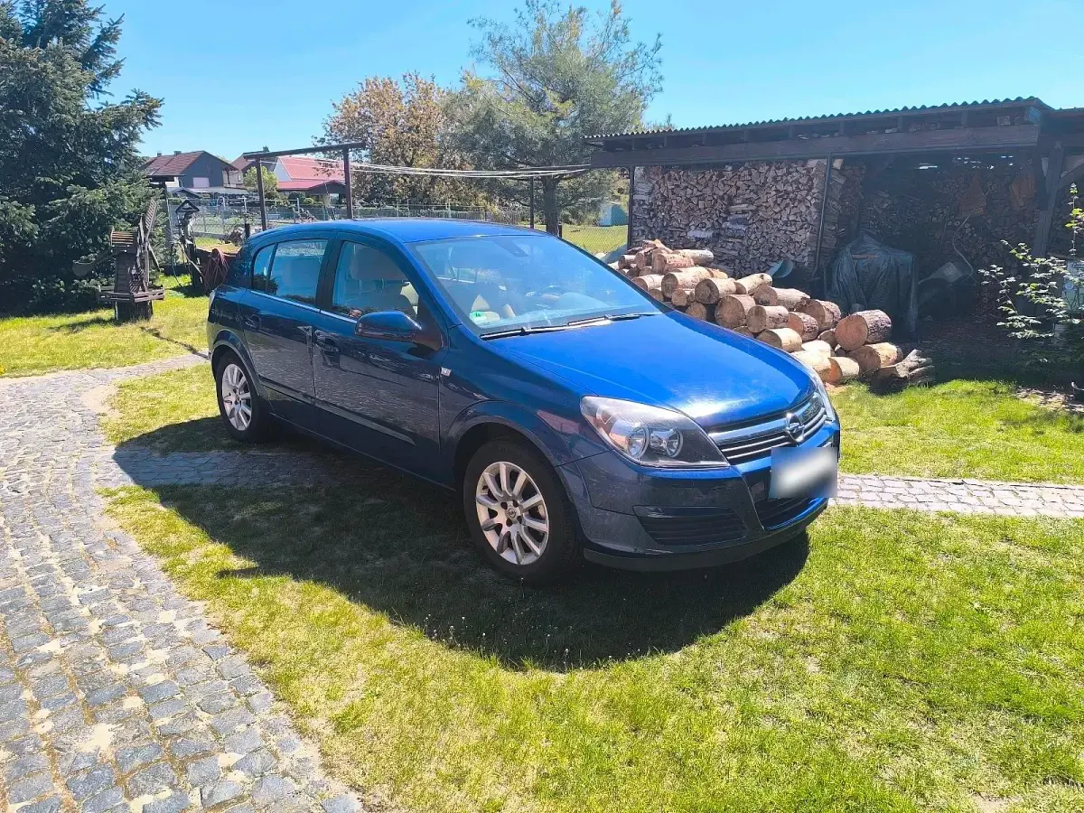 Second-hand Opel Astra 105 CP (77 kW) 2004 Albastru Hatchback