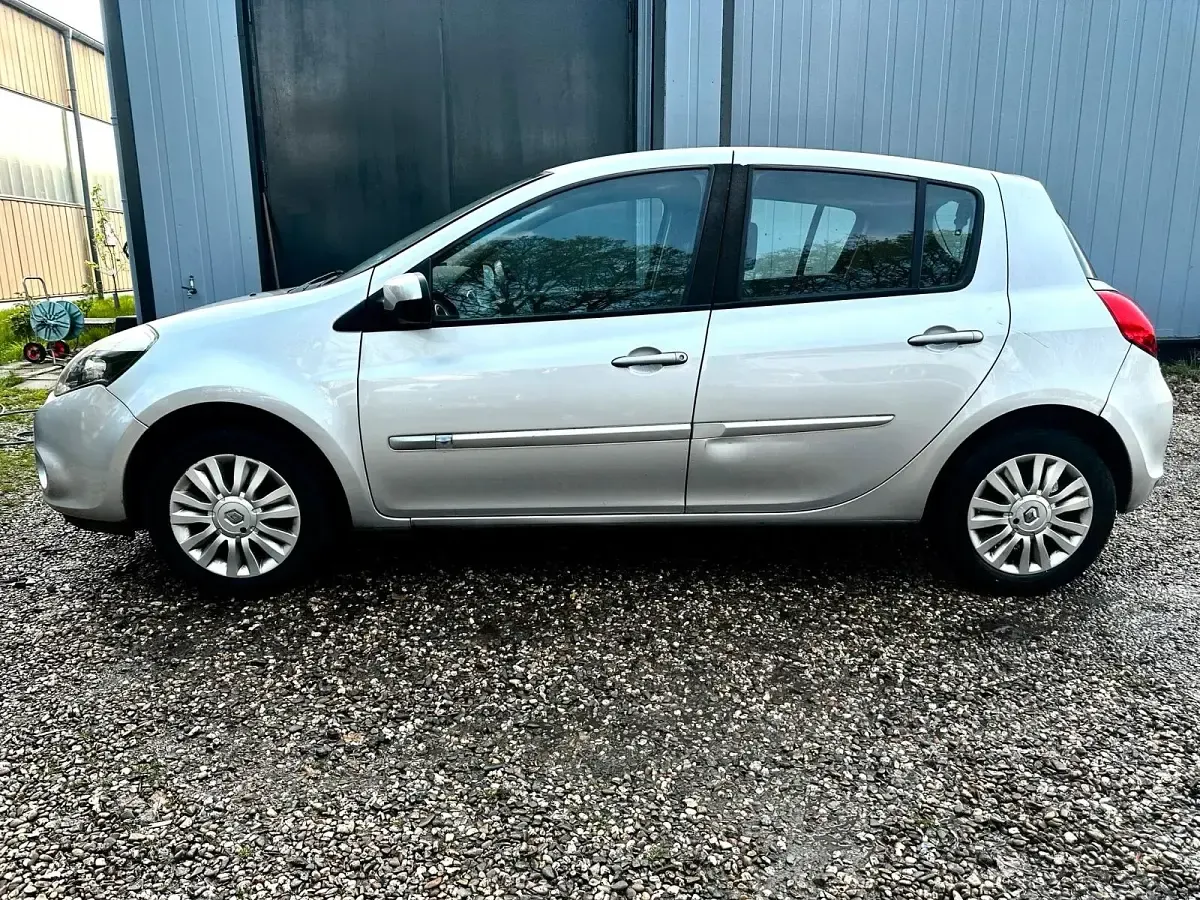 Brugt Renault Clio II 85 HK (62 kW) 2009 Sølv Hatchback