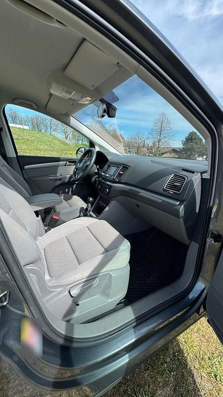 Gebraucht VW Sharan Comfortline 140 PS (102 kW) 2011 Grau Van / Kleinbus