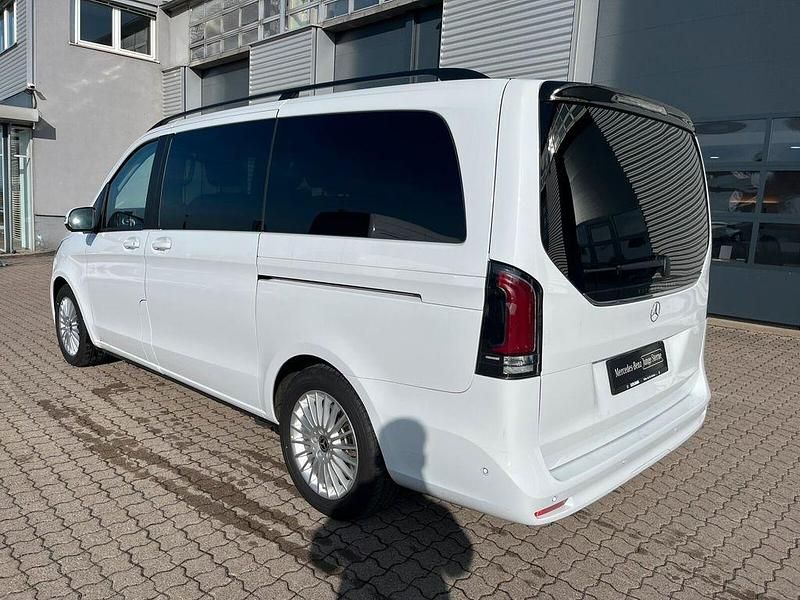 Gebraucht Mercedes V220 Style 163 PS (119 kW) 2025 Bergkristallweiß Van / Kleinbus