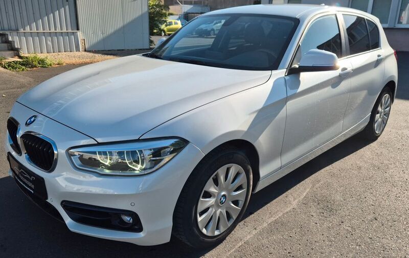 Weiß Gebraucht 2018 BMW 118 Sport Line Kleinwagen | 15.990 € (Superpreis) - Bild 1/4