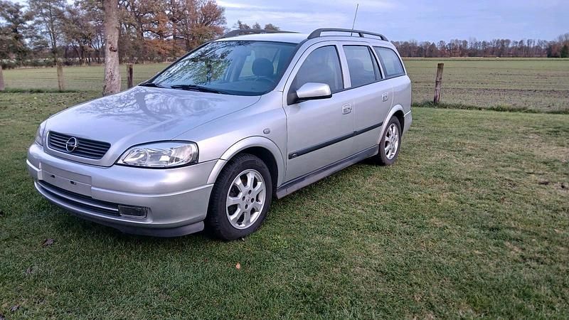 Silber Gebraucht 2002 Opel Astra Kombi | 900 € - Bild 1/4