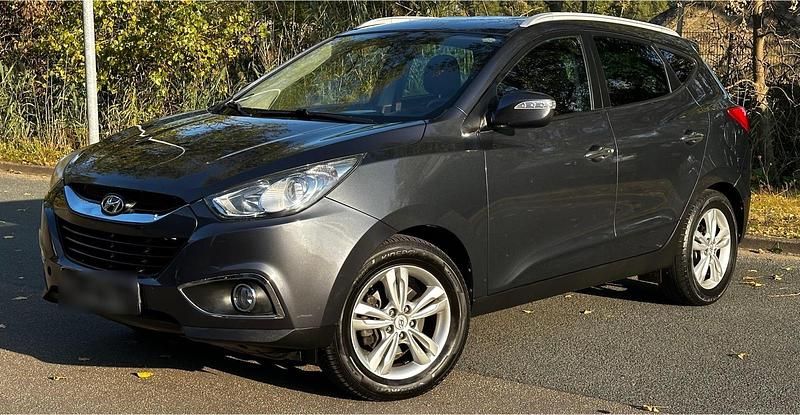 Grau Gebraucht 2010 Hyundai Tucson SUV | 7.999 € (Fairer Preis) - Bild 1/4