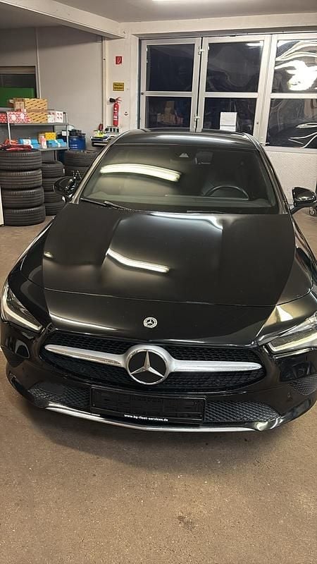 Gebraucht Mercedes CLA180 136 PS (100 kW) 2021 Schwarz Limousine