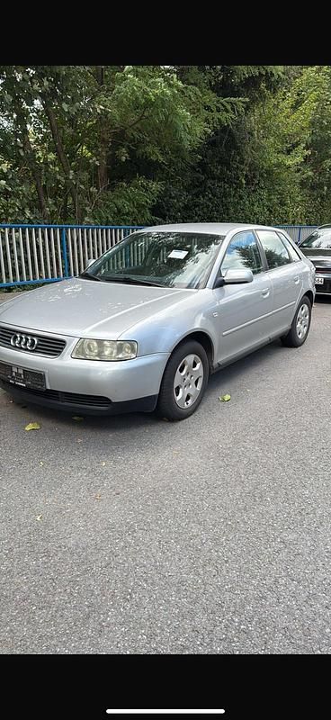 Grau Gebraucht 2001 Audi A3 Limousine | 2.000 € (Etwas zu teuer) - Bild 1/4