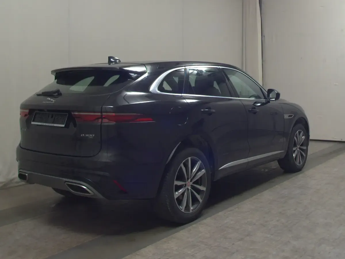 Gebraucht Jaguar F-Pace R-Dynamic 301 PS (221 kW) 2022 Santorini black SUV