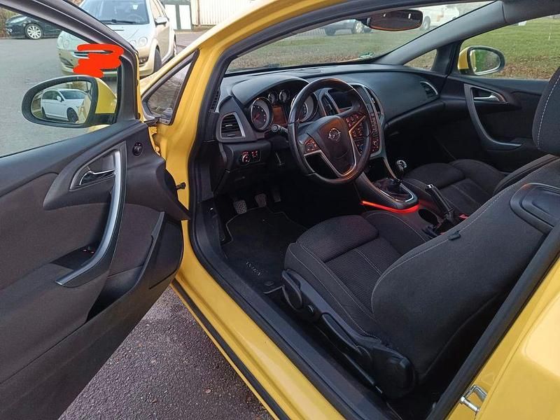 Gelb Gebraucht 2012 Opel Astra GTC Innovation Coupé | 6.200 € (Fairer Preis) - Bild 1/4