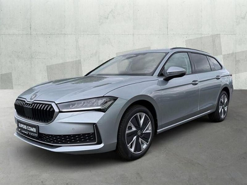 Gebraucht Skoda Superb Selection 150 PS (110 kW) 2025 Silber Kombi