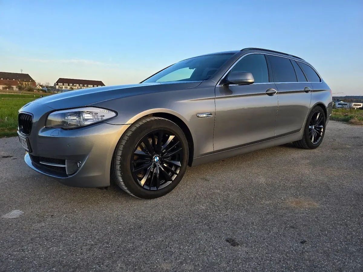 Gebraucht BMW 520 Sport Line 184 PS (135 kW) 2013 Grau Kombi