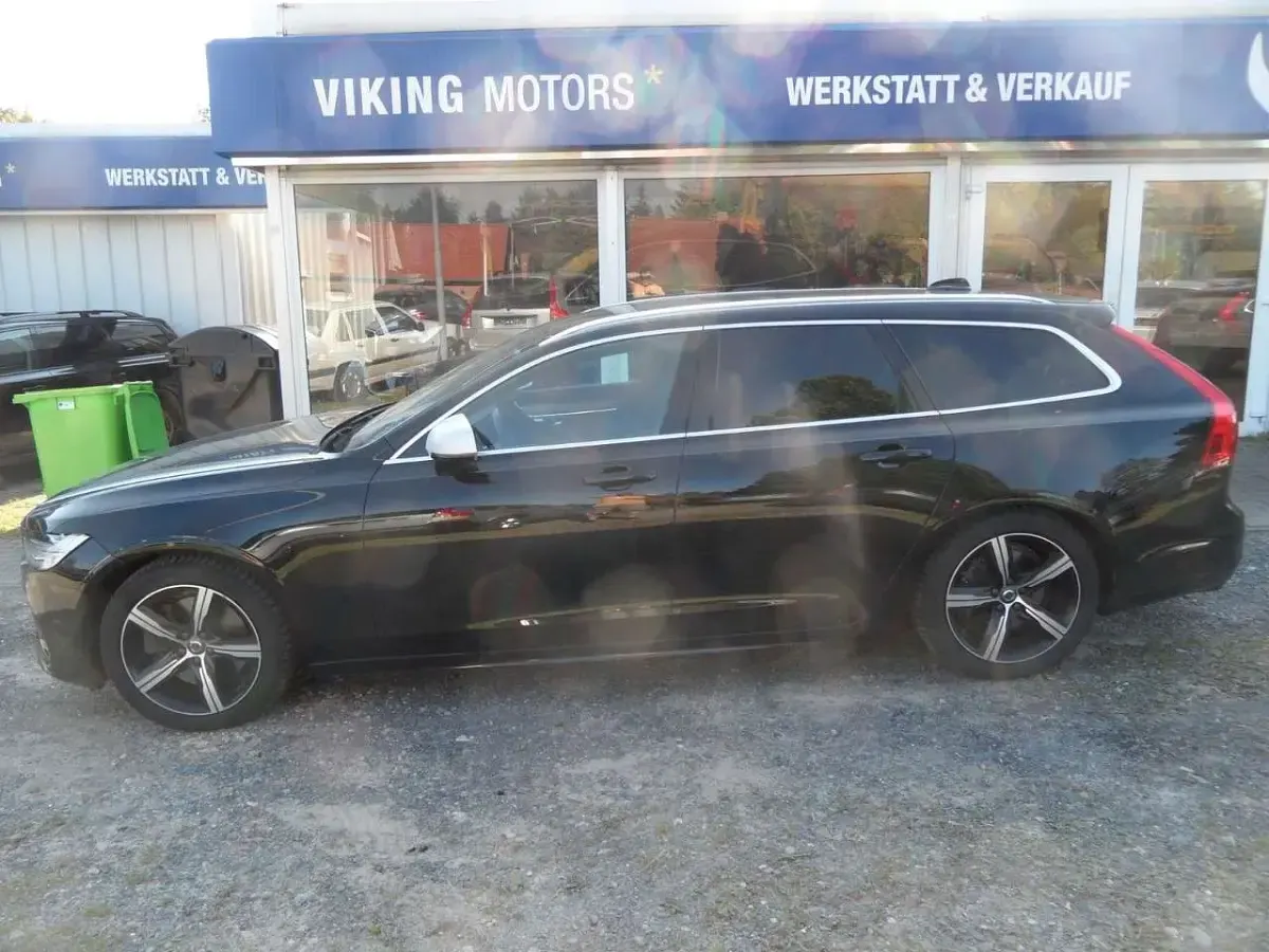 Gebraucht Volvo V90 R-Design 190 PS (139 kW) 2019 Onyx black / metallic Kombi