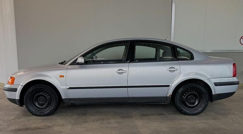 Gebraucht VW Passat 125 PS (91 kW) 1997 Silber Limousine