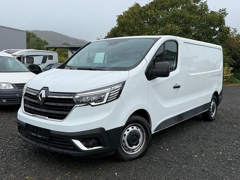 Weiß Gebraucht 2023 Renault Trafic Komfort Van | 19.499 € (Fairer Preis) - Bild 1/4