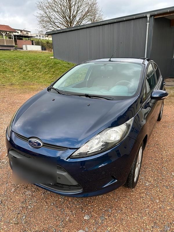 Gebraucht Ford Fiesta 82 PS (60 kW) 2011 Blau Kleinwagen