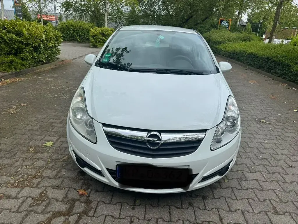 Gebraucht Opel Corsa Selection 69 PS (50 kW) 2010 Casabl/arctic/eisweiss/kaolin Kleinwagen