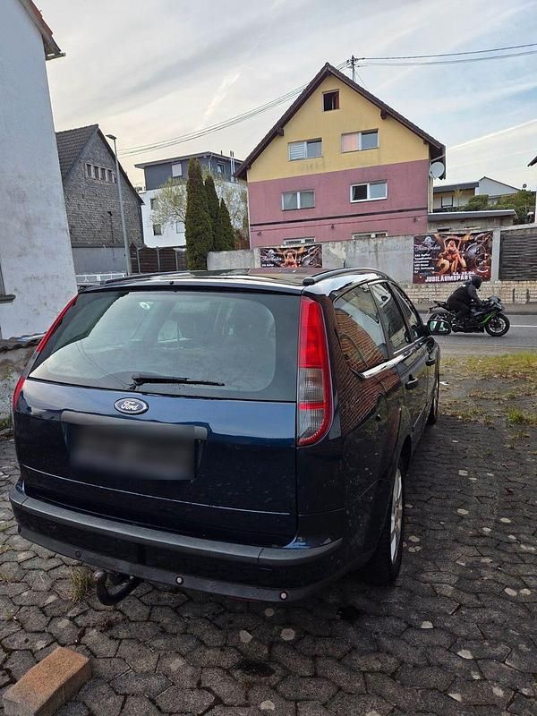Gebraucht Ford Focus Trend 145 PS (106 kW) 2005 Blau Kombi