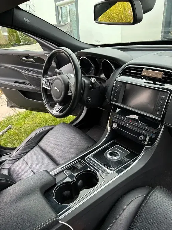 Gebraucht Jaguar XE R-Sport 179 PS (131 kW) 2017 Schwarz Limousine
