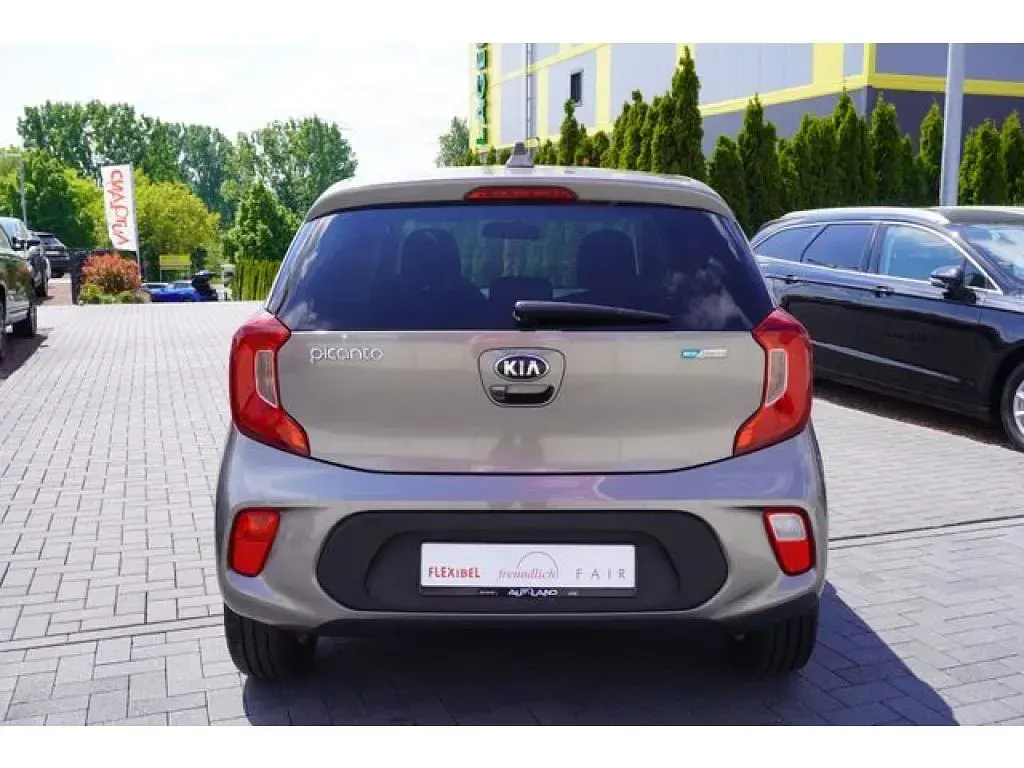 Gebraucht Kia Picanto 84 PS (61 kW) 2018 Sparklingsilber metallic (metallic) Kleinwagen