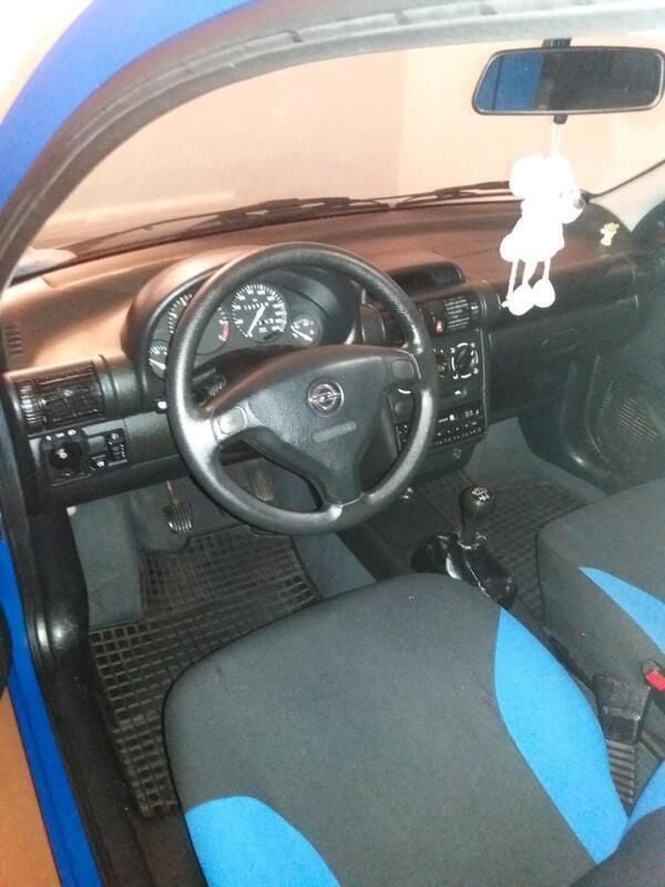 Blau Gebraucht 2000 Opel Corsa Kleinwagen | 1.290 € - Bild 1/4