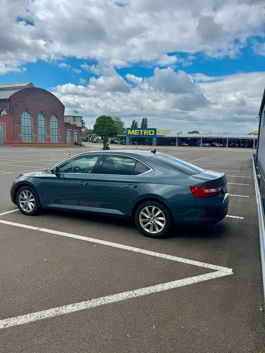 Gebraucht Skoda Superb 218 PS (160 kW) 2021 Grau Limousine