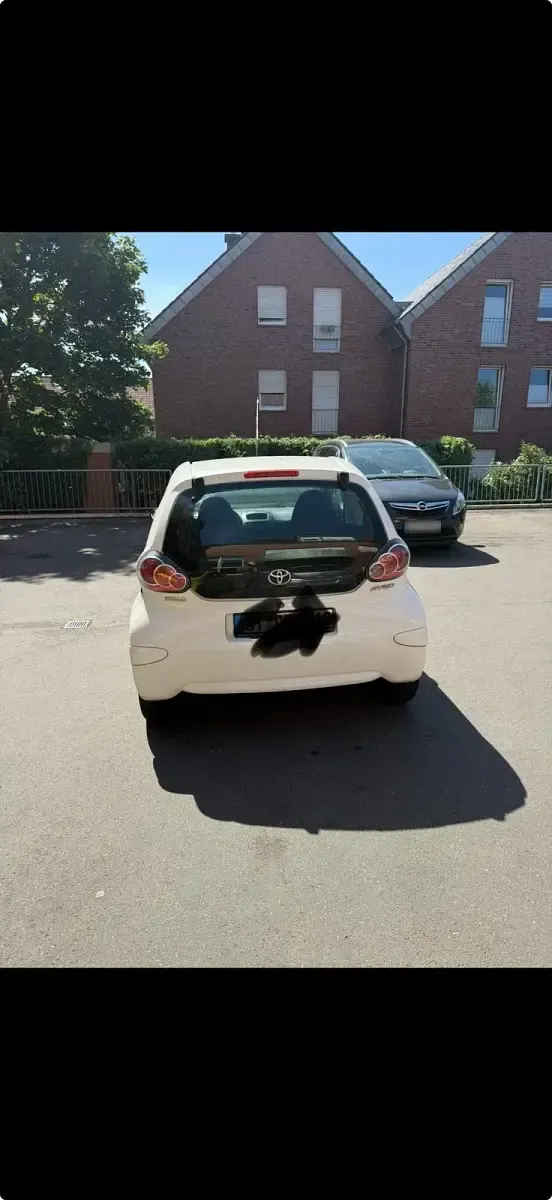 Gebraucht Toyota Aygo 68 PS (50 kW) 2012 Gelb Kleinwagen