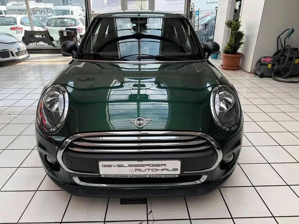 Gebraucht Mini ONE 102 PS (75 kW) 2018 British racing green ii Kleinwagen