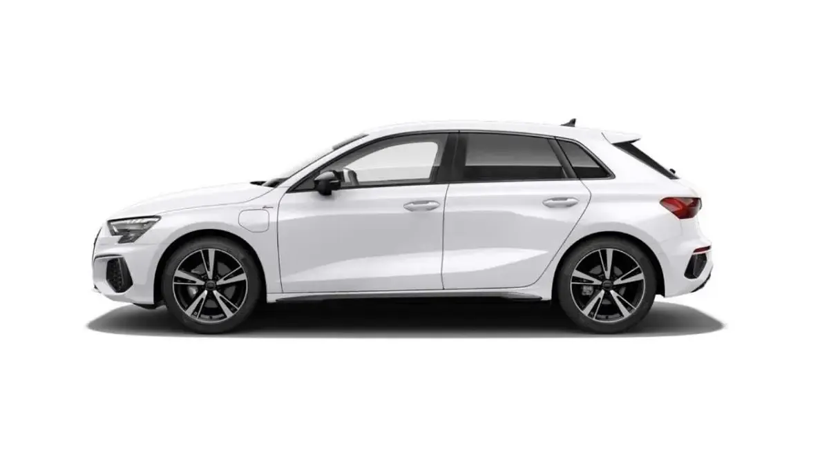 Second-hand Audi A3 e-tron S-Line 150 CP (110 kW) 2021 Alb Hatchback