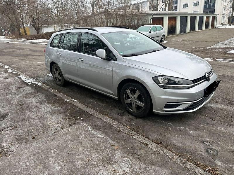 Silber Gebraucht 2018 VW Golf VII Trendline Kombi | 9.999 € (Superpreis) - Bild 1/4
