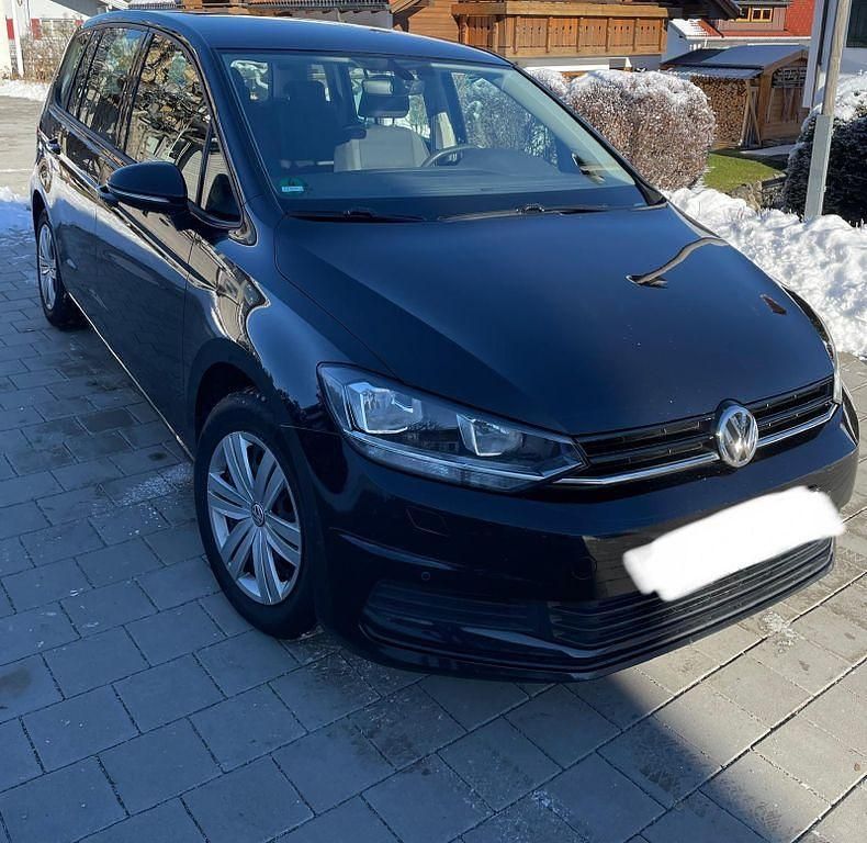 Schwarz Gebraucht 2016 VW Touran Trendline Van / Kleinbus | 9.900 € (Guter Preis) - Bild 1/4