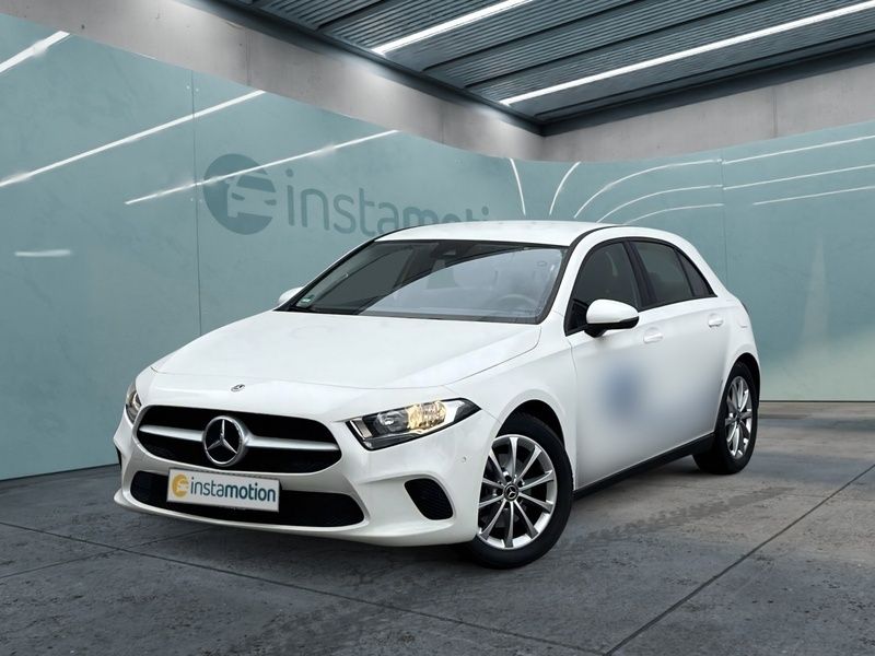 Weiß Gebraucht 2023 Mercedes A200 Limousine | 27.450 € (Fairer Preis) - Bild 1/3