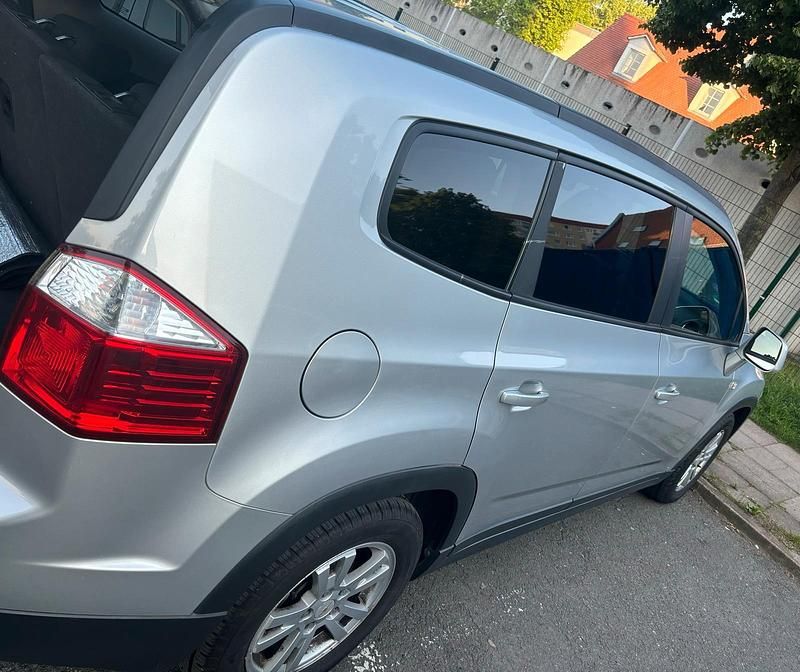 Gebraucht Chevrolet Orlando 140 PS (102 kW) 2013 Silber Van / Kleinbus
