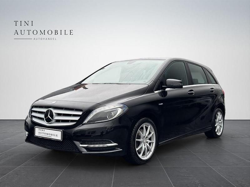 Schwarz Gebraucht 2012 Mercedes B200 Van / Kleinbus | 13.999 € (Fairer Preis) - Bild 1/4