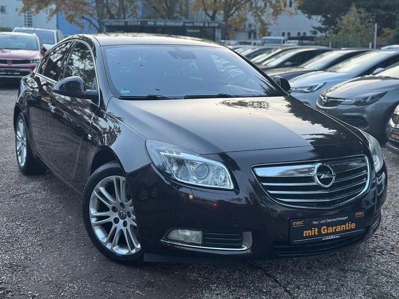 Braun Gebraucht 2011 Opel Insignia Limousine | 7.490 € (Guter Preis) - Bild 1/4