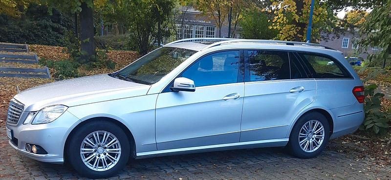 Silber Gebraucht 2011 Mercedes E220 Elegance Kombi | 8.900 € (Fairer Preis) - Bild 1/4