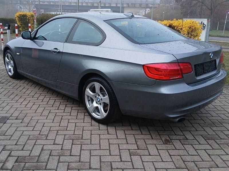 Gebraucht BMW 320 Comfort Edition 170 PS (125 kW) 2011 Grau Coupé
