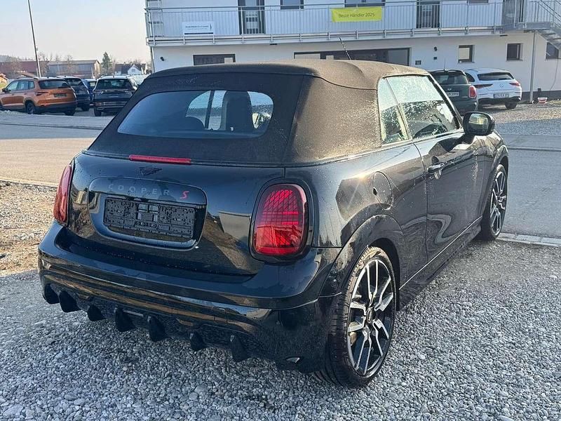 Neu Mini John Cooper Works Cabriolet 204 PS (150 kW) 2026 C4r midnight black metallic Cabrio