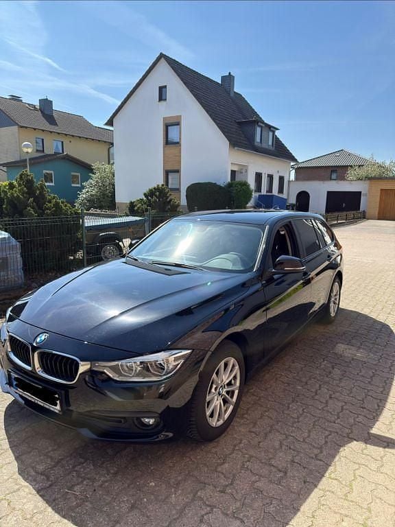 Second-hand BMW 318 150 CP (110 kW) 2017 Negru Break