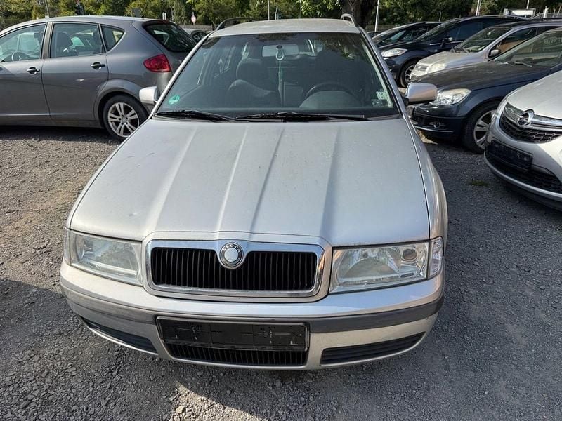 Grau Gebraucht 2002 Skoda Octavia Comfort Kombi | 1.690 € (Fairer Preis) - Bild 1/4