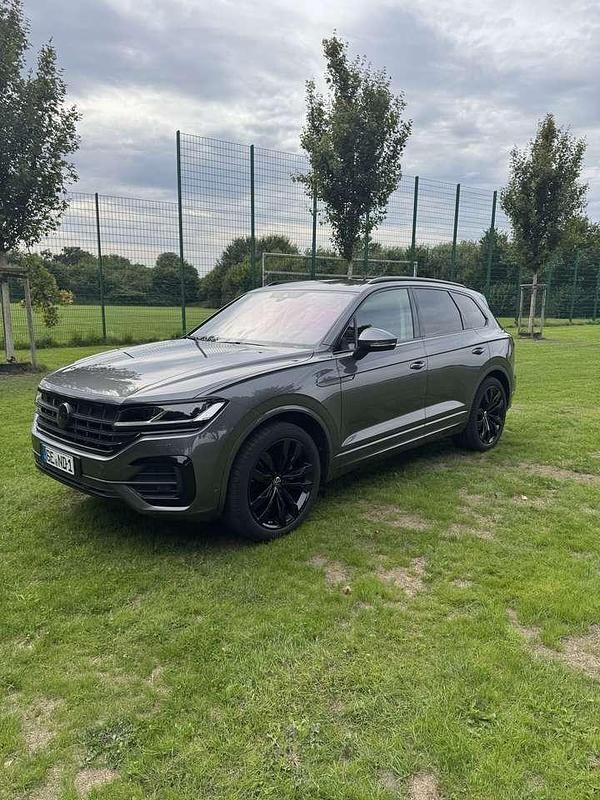 Grau Gebraucht 2023 VW Touareg R-line SUV | 51.111 € (Guter Preis) - Bild 1/4