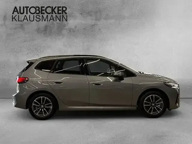 Gebraucht BMW 223 Active Tourer M Sport 204 PS (150 kW) 2025 Grau Van / Kleinbus