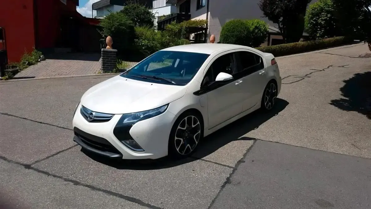 Gebraucht Opel Ampera 150 PS (110 kW) 2012 Weiß Kleinwagen