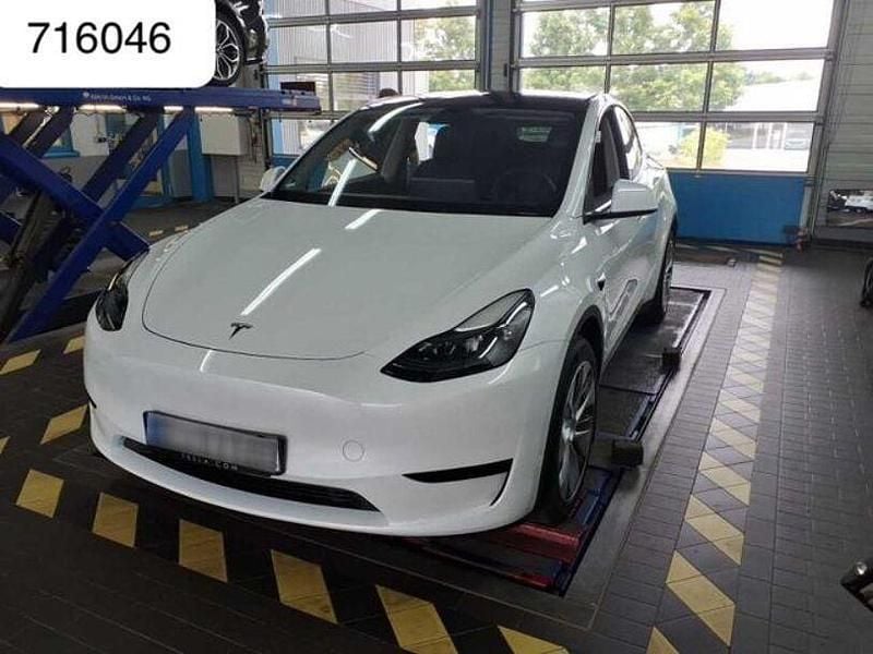Weiß Gebraucht 2023 Tesla Model Y SUV | 31.350 € (Guter Preis) - Bild 1/4